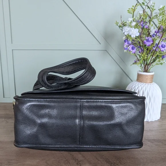 Vintage Coach Patricia's Legacy Bag (style number 9951). - Picture 6 of 11